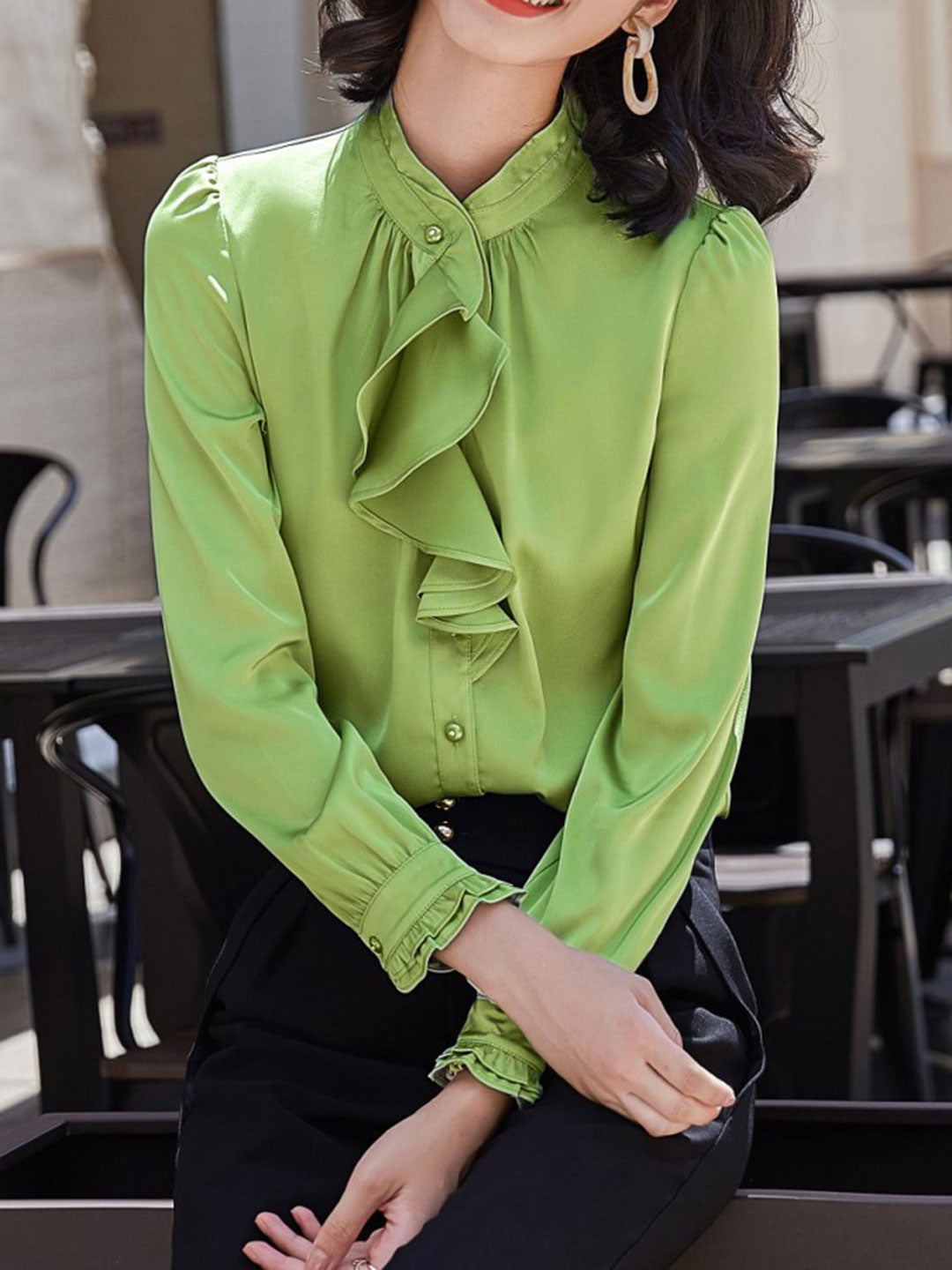 Gwen | Chic Ruffle Collar Chiffon Blouse for Elegant Style - Image 1