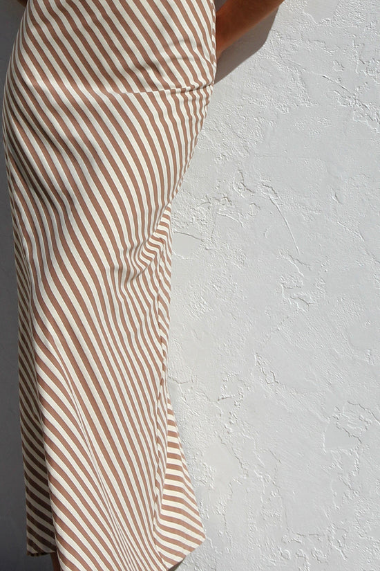 Ruby | Elegant Striped Summer Dress with Chic Appeal - Image 2
